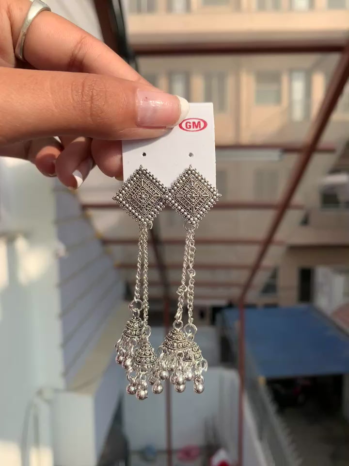 Diamond Pattern Tassel Earrings